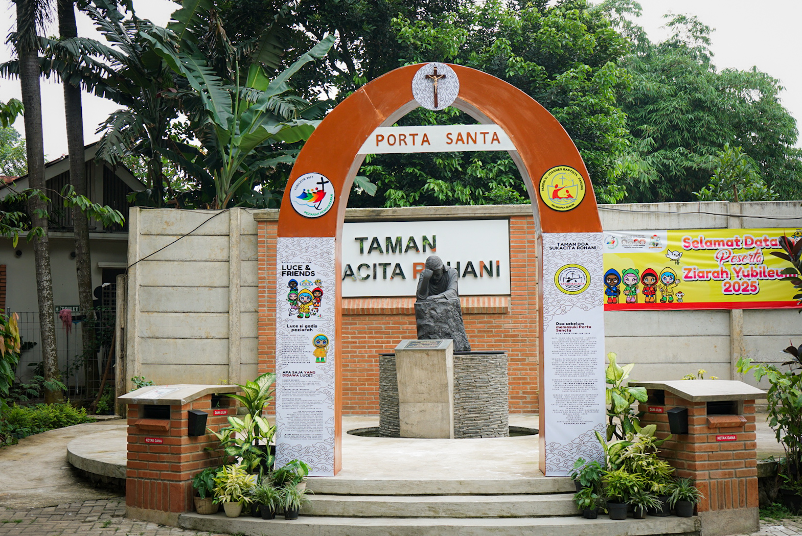 Porta Sancta Paroki St. Joannes Baptista Parung